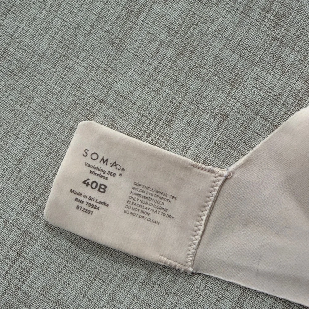 Soma Vanishing 360 Wireless Bra nude t shirt size 40B‎